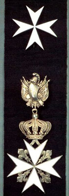 Звезда (вверху) и знак (крест) ордена св. Иоанна Иерусалимского I степени на орденской ленте